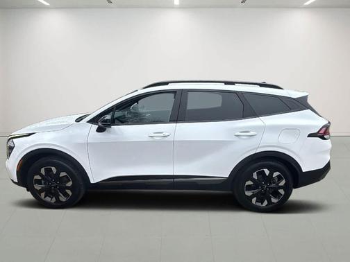 Glacial White Pearl 2023 Kia Sportage X-Line