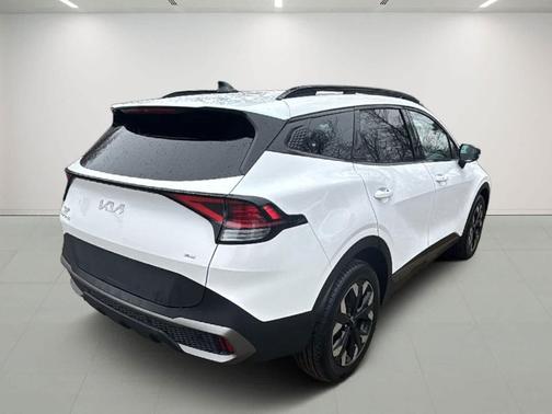 Glacial White Pearl 2023 Kia Sportage X-Line