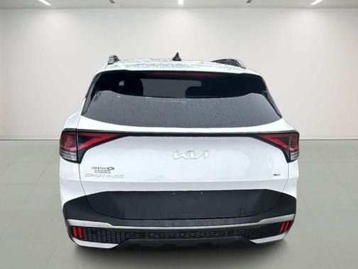 Glacial White Pearl 2023 Kia Sportage X-Line