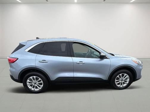 ICED BLUE SILVER METALLIC 2022 Ford Escape SE
