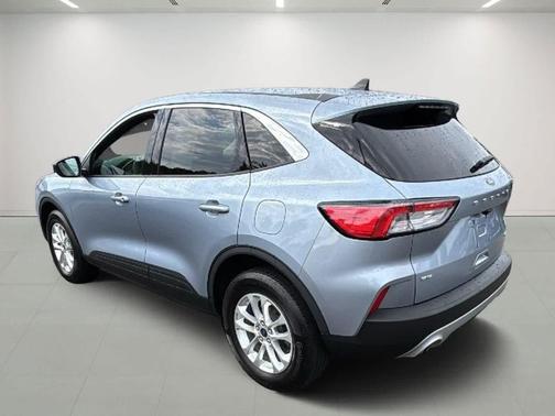 ICED BLUE SILVER METALLIC 2022 Ford Escape SE