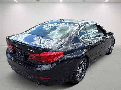 Black Sapphire Metallic 2019 BMW 530 xDrive