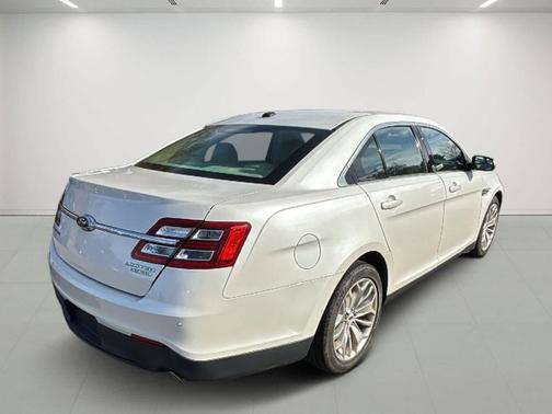 2015 Ford Taurus Limited