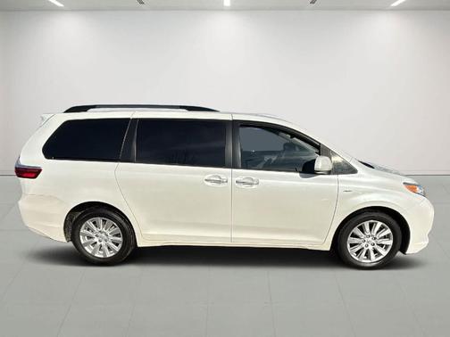 2017 Toyota Sienna XLE Premium