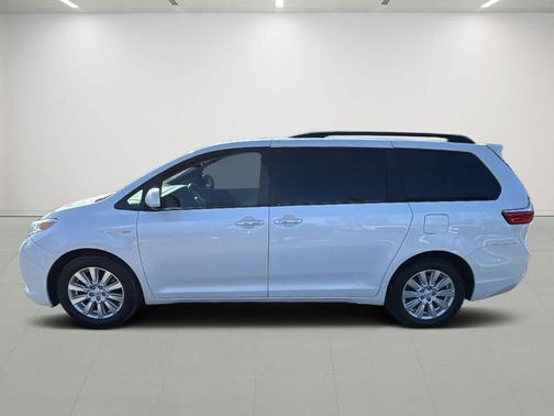 2017 Toyota Sienna XLE Premium