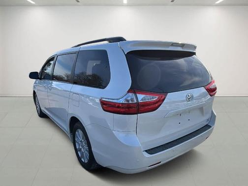 2017 Toyota Sienna XLE Premium