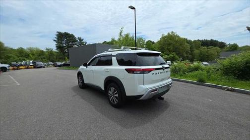 2022 Nissan Pathfinder SL 4WD