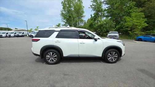 2022 Nissan Pathfinder SL 4WD