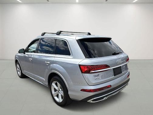 Samurai Gray Metallic 2022 Audi Q7 45 Premium