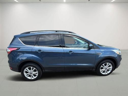 BLUE METALLIC 2018 Ford Escape SE