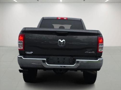 2022 RAM 2500 Tradesman Crew Cab 4x4 6'4' Box