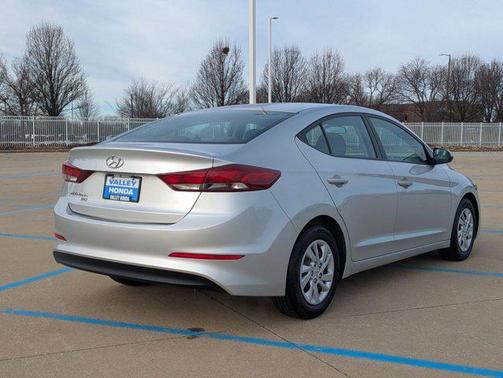 2018 Hyundai ELANTRA SE