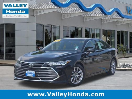 Midnight Black Metallic 2019 Toyota Avalon XLE