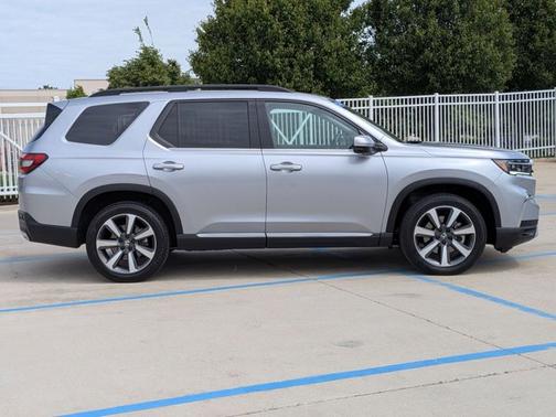 Lunar Silver Metallic 2023 Honda Pilot AWD Elite