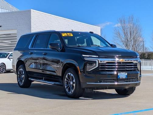 2025 Chevrolet Suburban LT