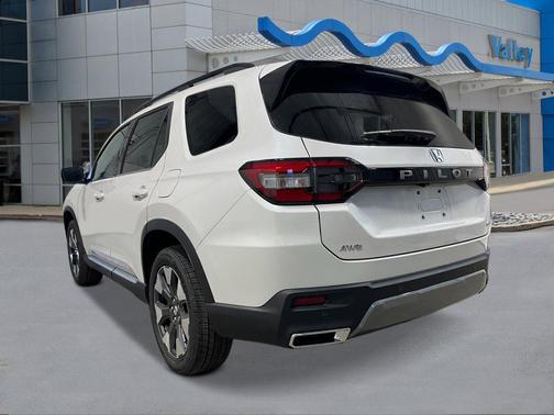 Platinum White Pearl 2026 Honda Pilot Elite
