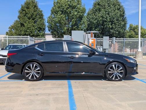 2020 Nissan Altima SR FWD