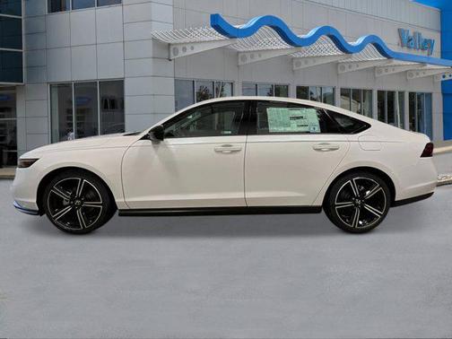 Platinum White Pearl 2026 Honda Accord SE