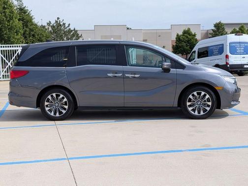 Modern Steel Metallic 2024 Honda Odyssey EX-L