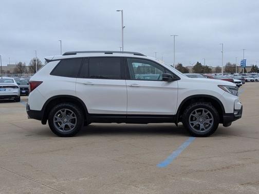 Platinum White Pearl 2024 Honda Passport AWD TrailSport