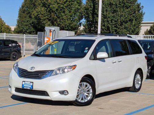 2017 Toyota Sienna XLE