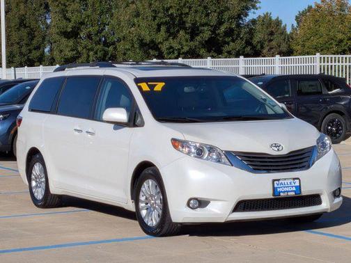 2017 Toyota Sienna XLE