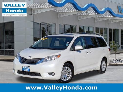 2017 Toyota Sienna XLE