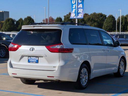 2017 Toyota Sienna XLE