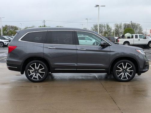 2022 Honda Pilot Touring 8-Passenger