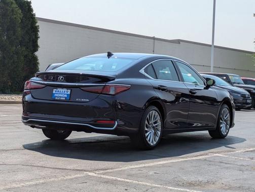 2023 Lexus ES 300h Ultra Luxury