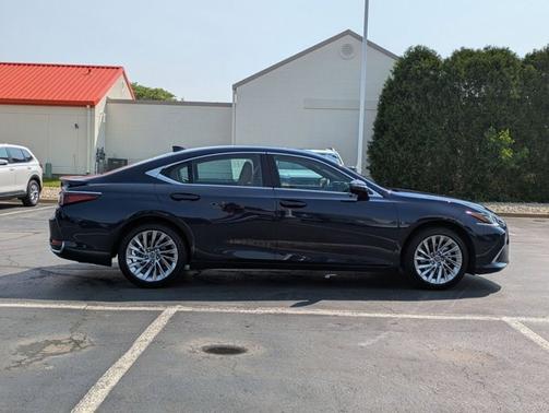 2023 Lexus ES 300h Ultra Luxury