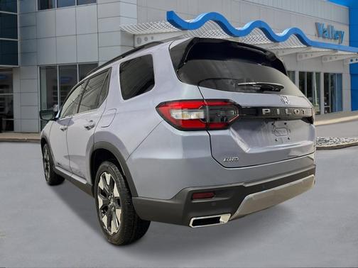 Sonic Gray Pearl 2026 Honda Pilot Touring 8-Passenger