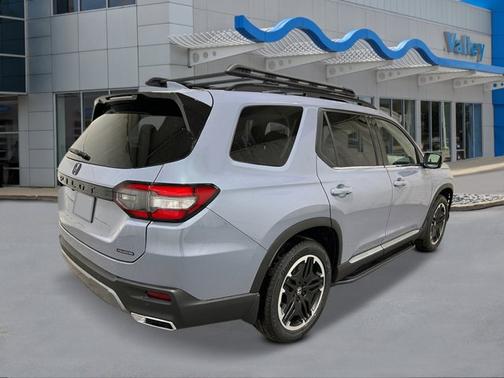 Sonic Gray Pearl 2026 Honda Pilot Touring 8-Passenger