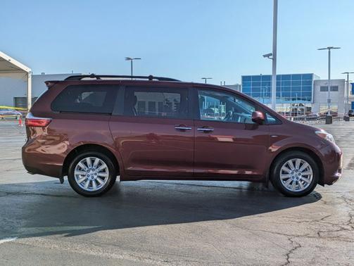 2017 Toyota Sienna XLE