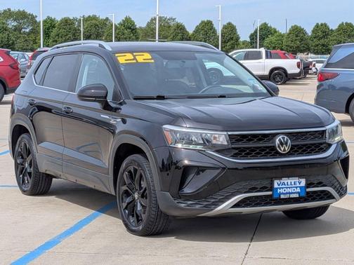Deep Black Pearl 2022 Volkswagen Taos 1.5T SE