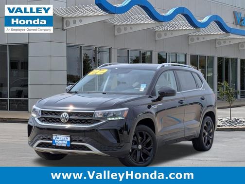 Deep Black Pearl 2022 Volkswagen Taos 1.5T SE