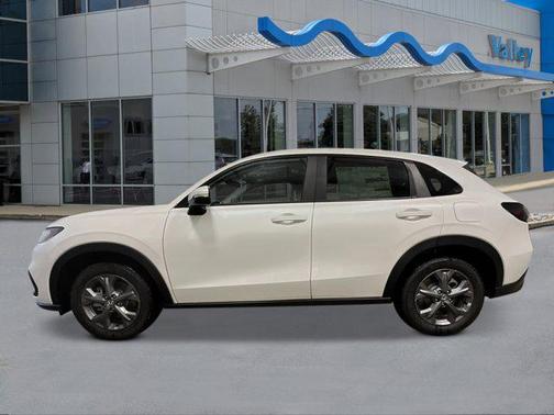 Platinum White Pearl 2027 Honda HR-V LX