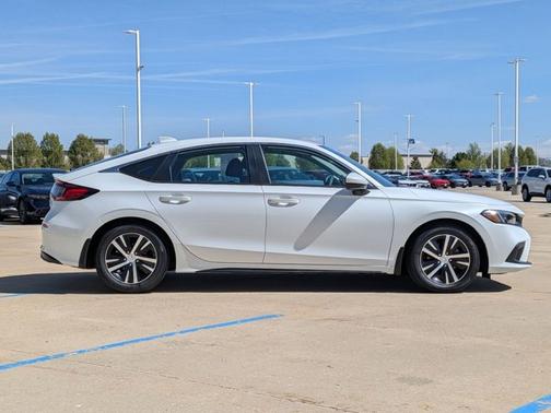 Platinum White Pearl 2024 Honda Civic LX
