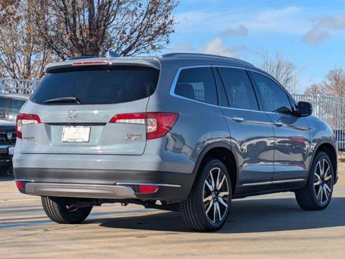 2022 Honda Pilot Touring 8-Passenger