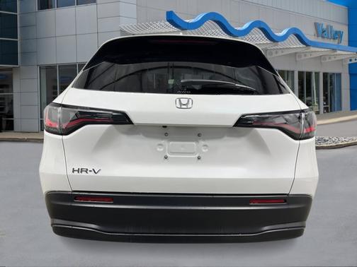Platinum White Pearl 2026 Honda HR-V LX