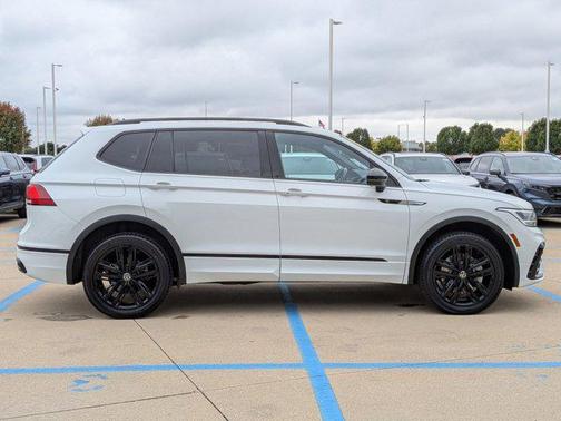 2022 Volkswagen Tiguan 2.0T SE R-Line Black 4MOTION