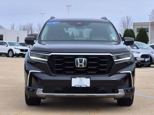 Crystal Black Pearl 2023 Honda Pilot Touring 8-Passenger