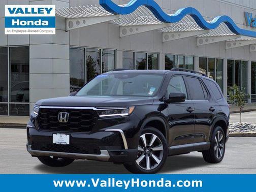 Crystal Black Pearl 2023 Honda Pilot Touring 8-Passenger