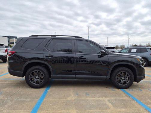 Crystal Black Pearl 2025 Honda Pilot TrailSport