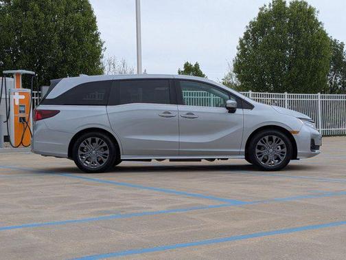 Solar Silver Metallic 2026 Honda Odyssey Touring