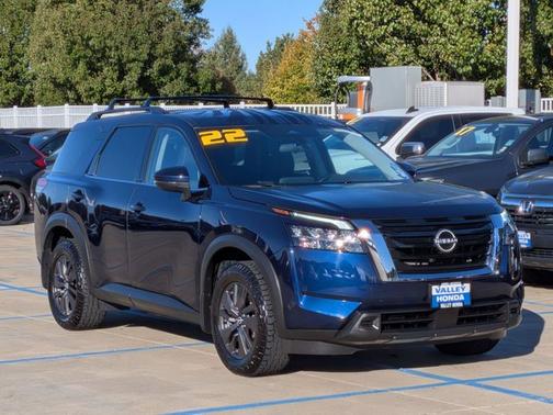 2022 Nissan Pathfinder SV