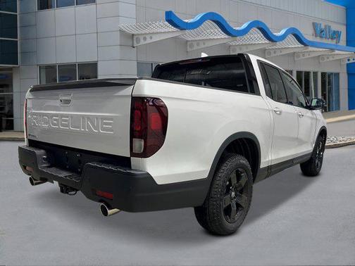 Platinum White Pearl 2026 Honda Ridgeline Black