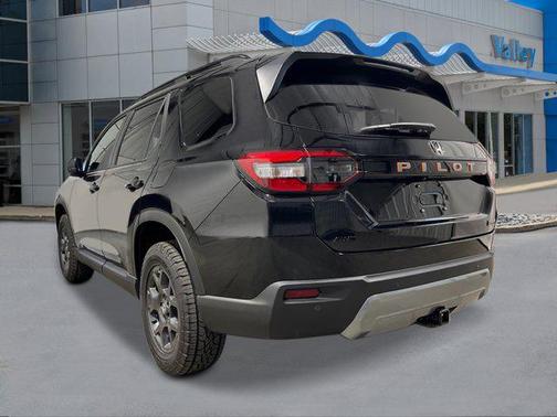 Crystal Black Pearl 2026 Honda Pilot TrailSport