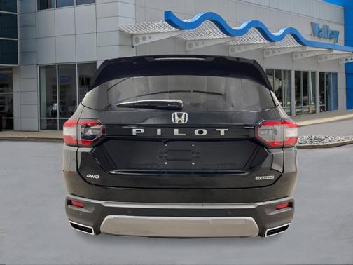 Crystal Black Pearl 2026 Honda Pilot Touring 8-Passenger