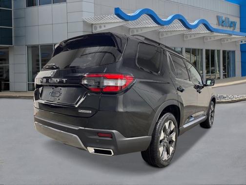 Crystal Black Pearl 2026 Honda Pilot Touring 8-Passenger